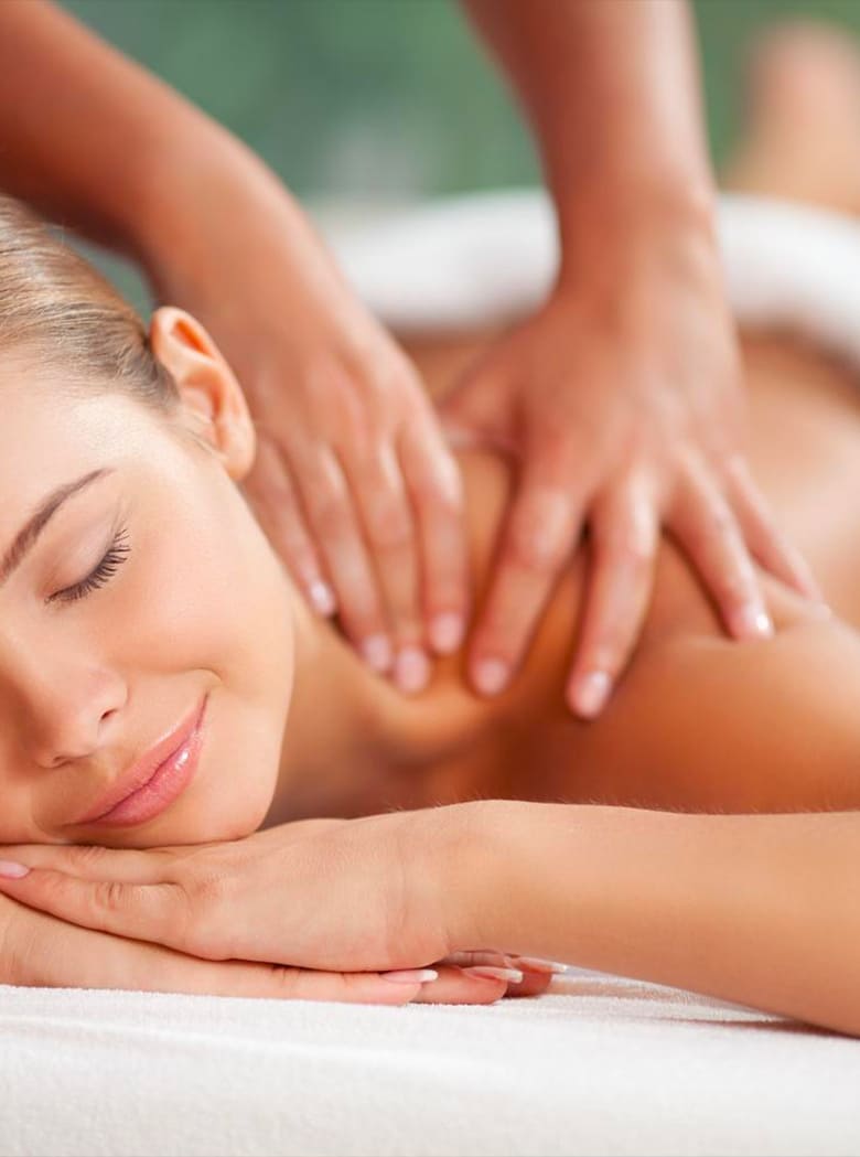 Massage TUINA en action - Techniques manuelles pour une détente profonde
