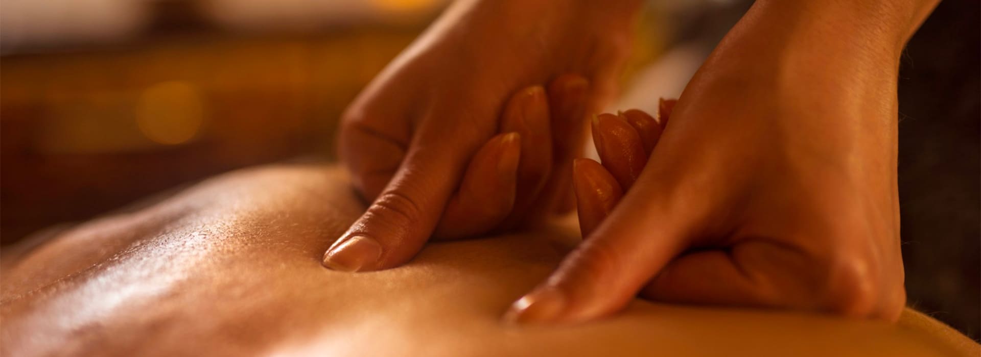 Praticienne en réflexologie - Approche holistique pour le soulagement des douleurs dorsales